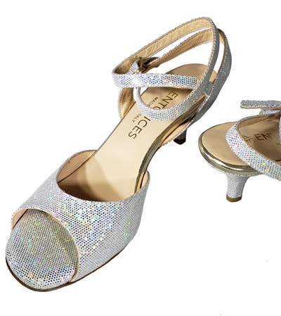 low heel silver tango shoe, jpg 145 KB